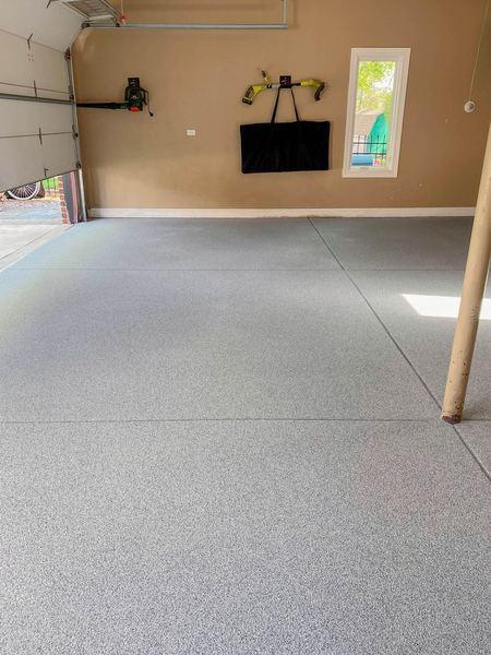 Light gray flake garage floor